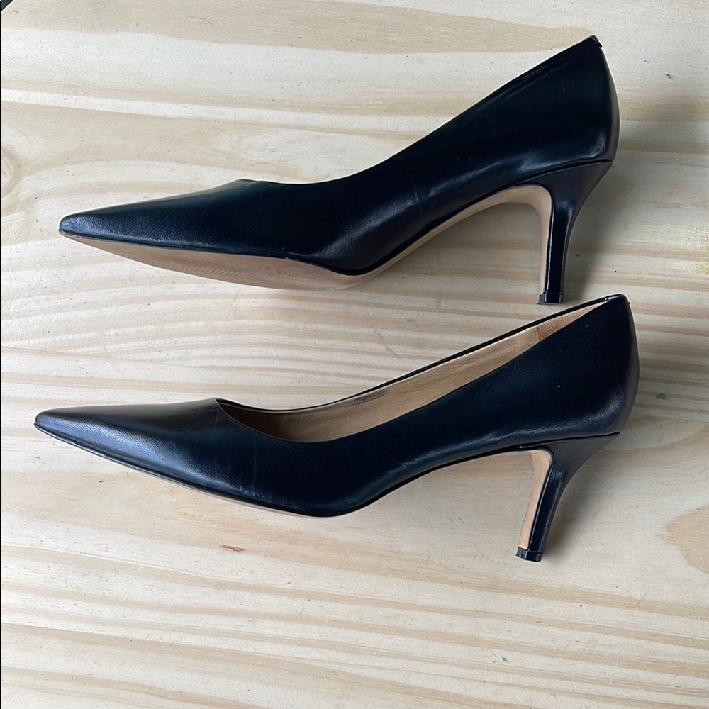 Trotters Black Heels Classic Pointed-Toe Pumps - Picture 9 of 16